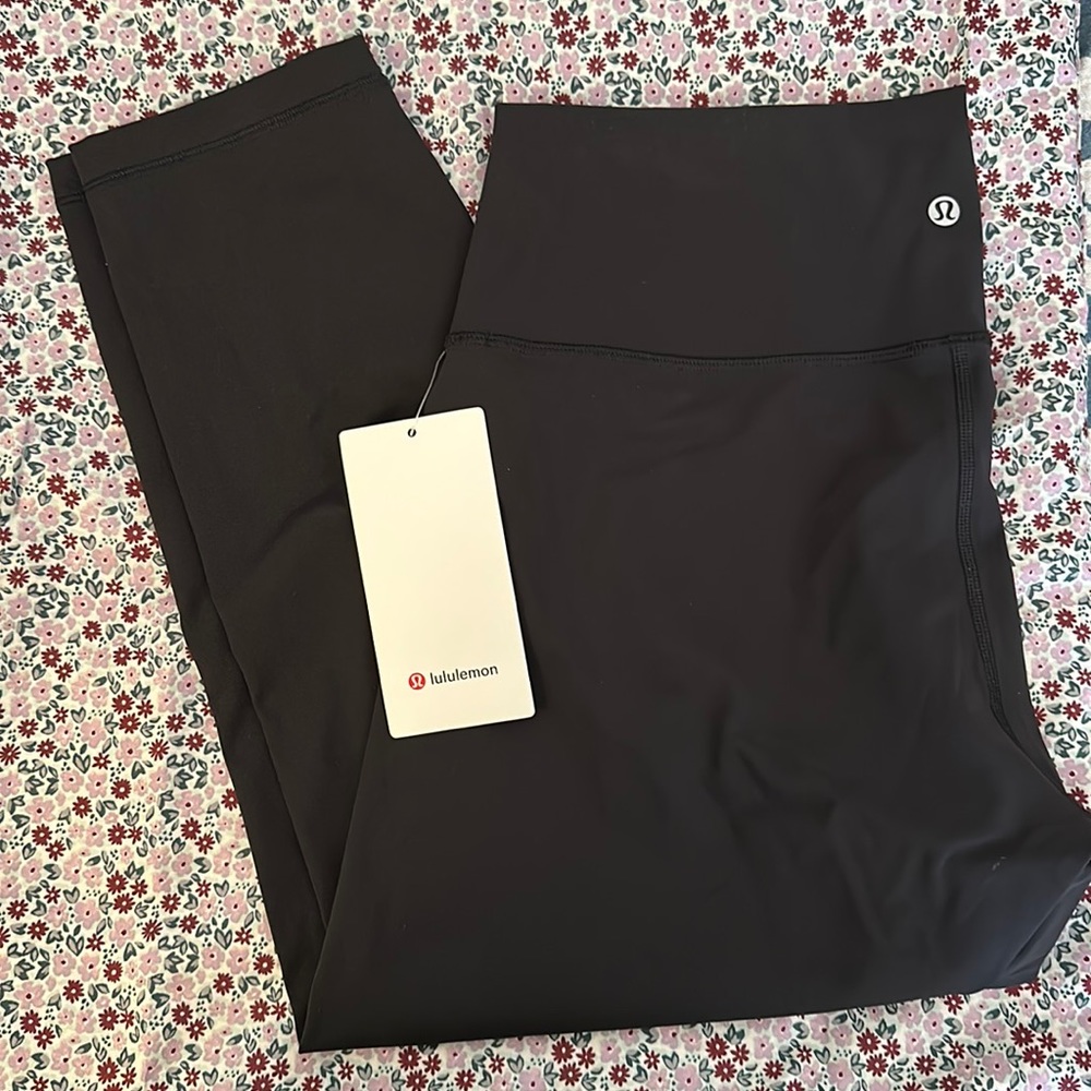 Lululemon Wunder Under crop legging. Women’s sz. 14.  Black.